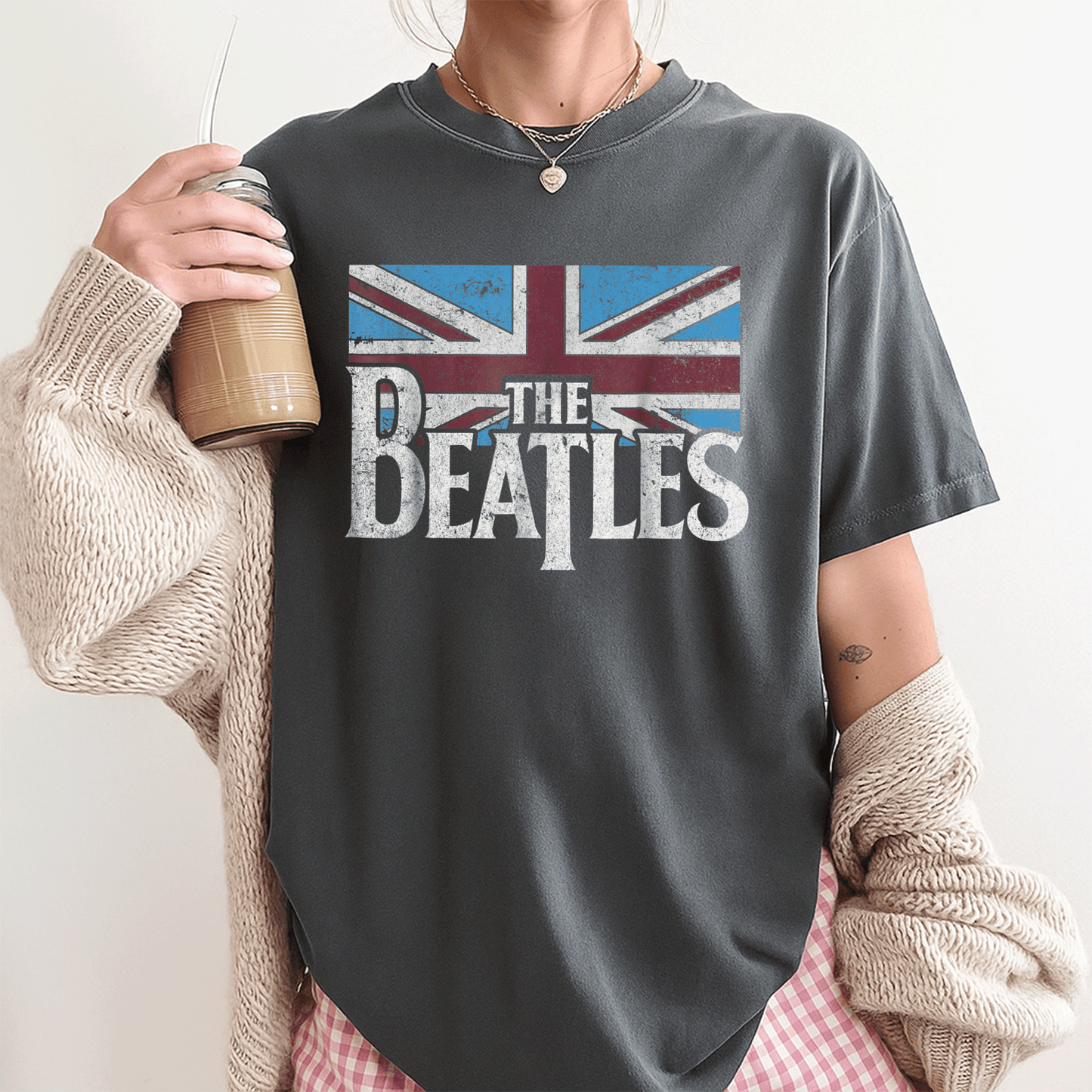 Stylish The Beatles British Flag T-Shirt in Red, White, and Blue – Perfect for Fans and Fashion Lovers Alike! - 3