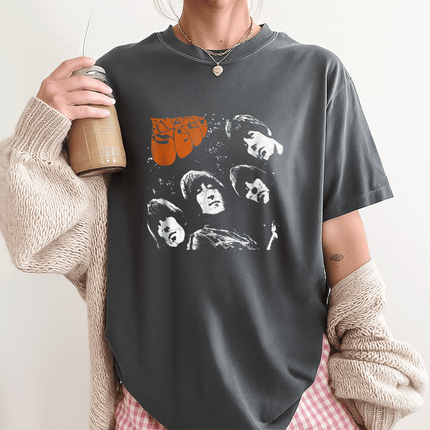Stylish The Beatles Rubber Soul T-shirt for Fans - Classic Album Cover Design, Perfect for Music Lovers and Retro Style Enthusiasts - 3