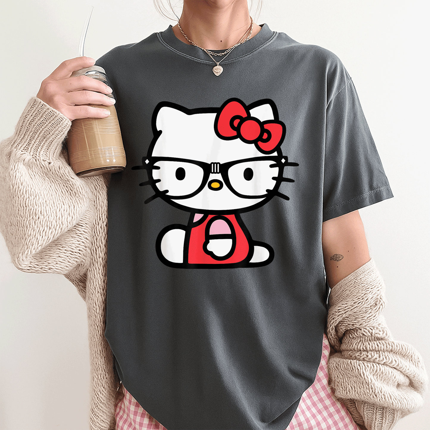 Cute Hello Kitty Nerd Glasses T-Shirt for Stylish Fans - Adorable Graphic Tee Perfect for Everyday Wear and Gift Ideas - 3