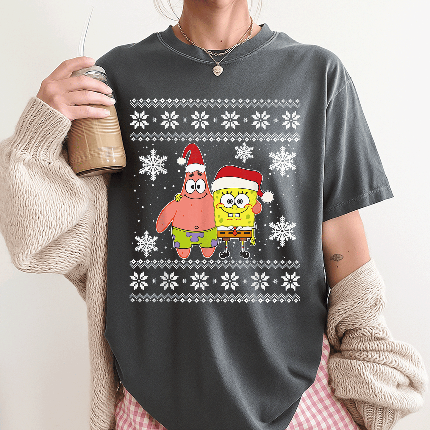 Mademark x SpongeBob SquarePants Christmas T-Shirt Featuring SpongeBob and Patrick as Best Friends in Festive Holiday Spirit - 3
