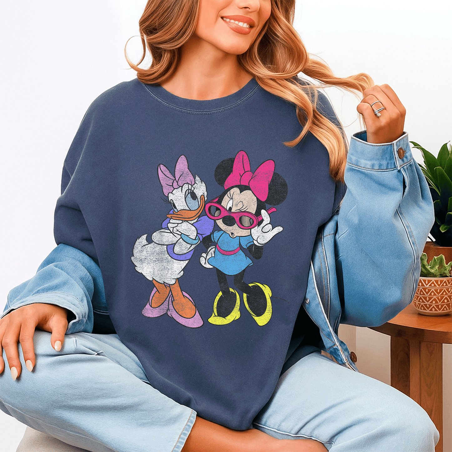 Cute Disney Mickey And Friends Daisy & Minnie Graphic Fashion T-Shirt for Women, Perfect for Casual Wear and Disney Fans - 4