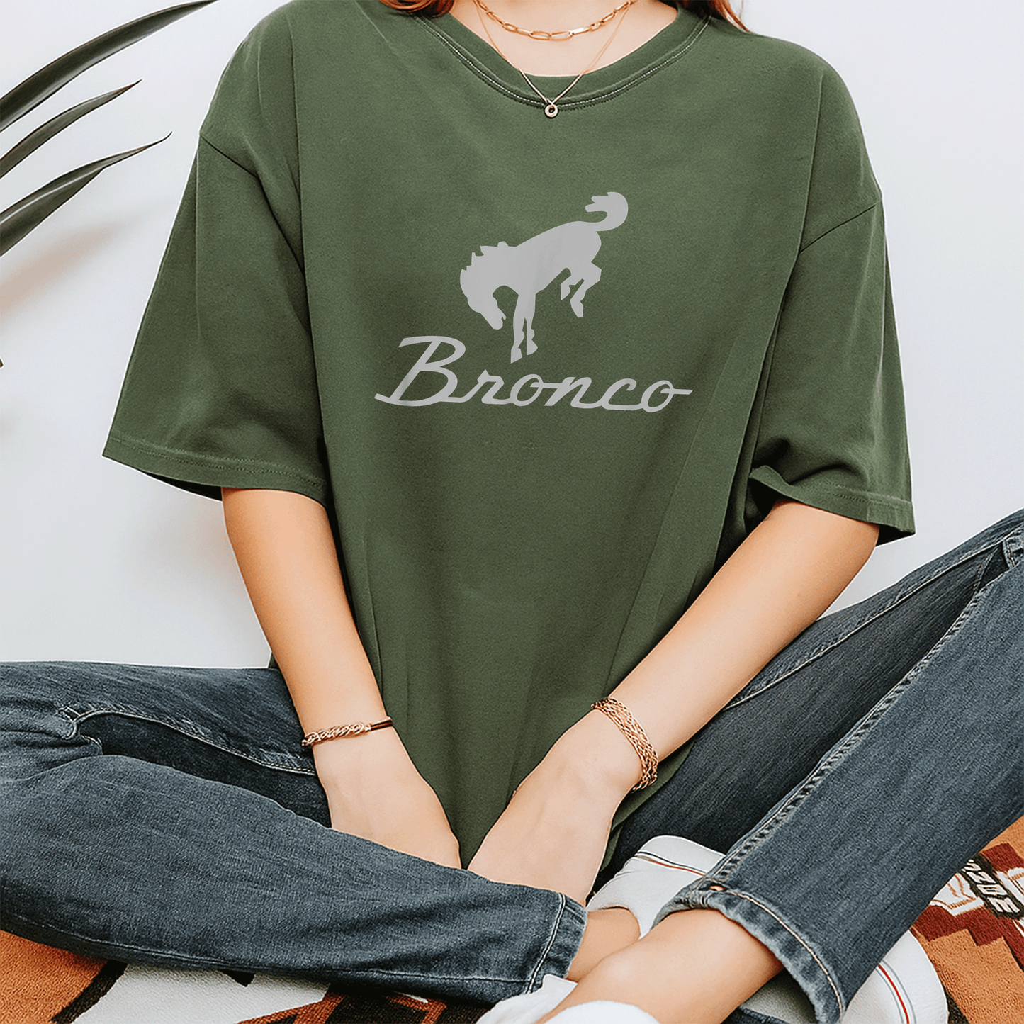 Stylish Ford Bronco Gray Logo T-Shirt for Enthusiasts - Comfortable and Trendy Design for Outdoor Adventures and Everyday Wear - 7
