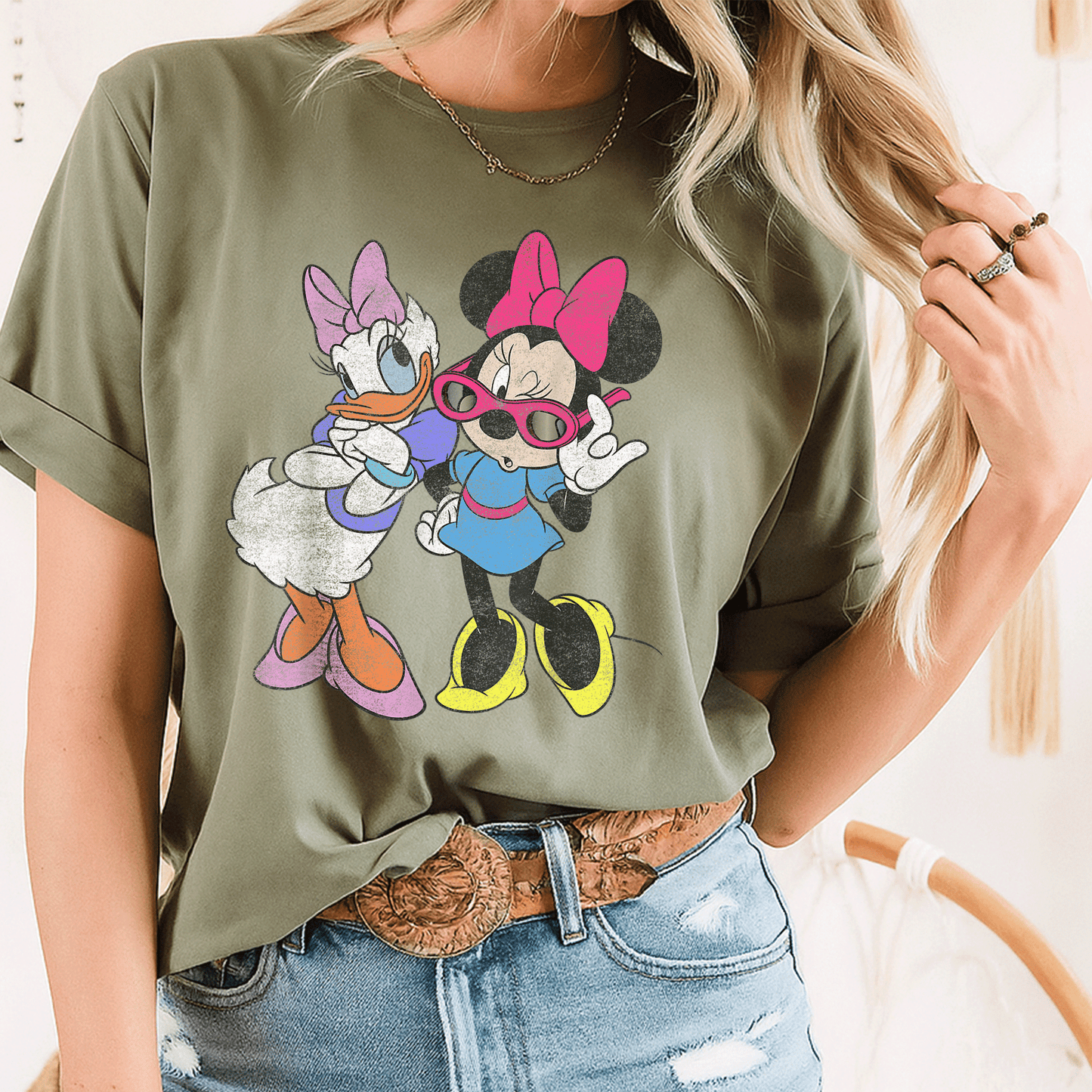 Cute Disney Mickey And Friends Daisy & Minnie Graphic Fashion T-Shirt for Women, Perfect for Casual Wear and Disney Fans - 8