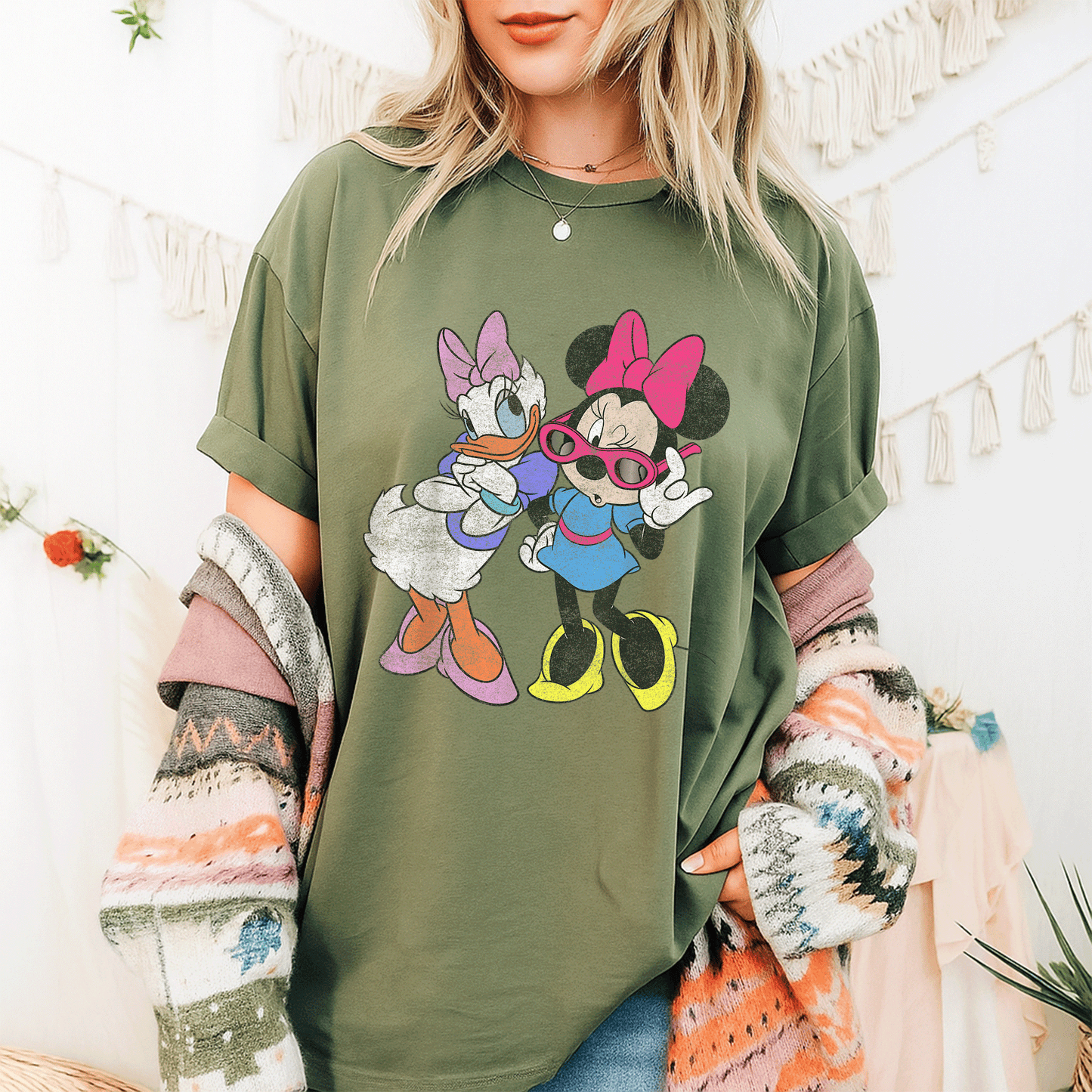 Cute Disney Mickey And Friends Daisy & Minnie Graphic Fashion T-Shirt for Women, Perfect for Casual Wear and Disney Fans - 9