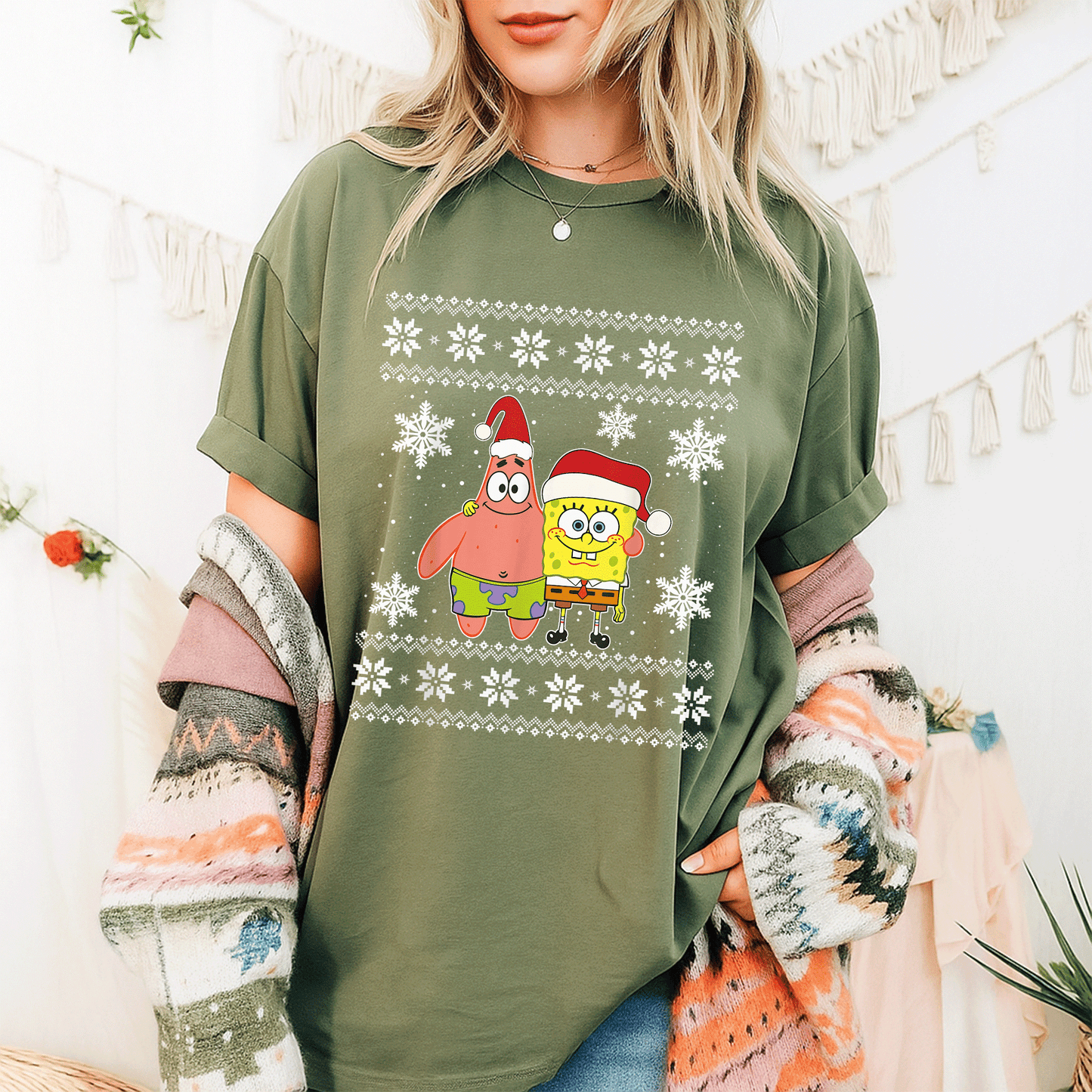 Mademark x SpongeBob SquarePants Christmas T-Shirt Featuring SpongeBob and Patrick as Best Friends in Festive Holiday Spirit - 9