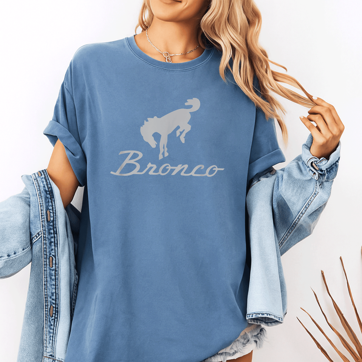 Stylish Ford Bronco Gray Logo T-Shirt for Enthusiasts - Comfortable and Trendy Design for Outdoor Adventures and Everyday Wear - 10