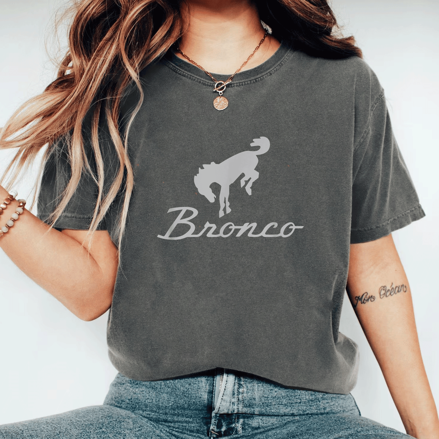 Stylish Ford Bronco Gray Logo T-Shirt for Enthusiasts - Comfortable and Trendy Design for Outdoor Adventures and Everyday Wear - 11