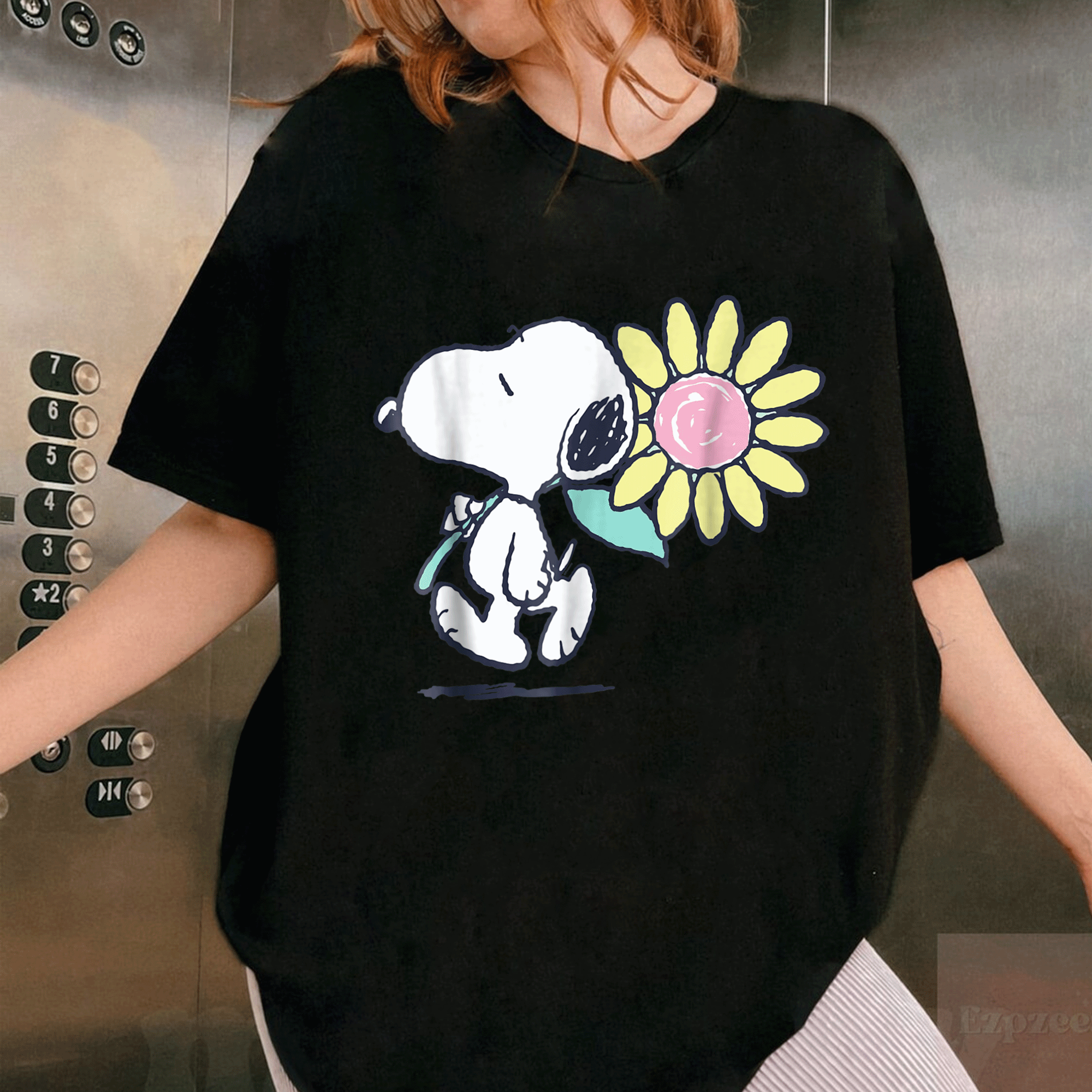 Adorable Peanuts Snoopy Pink Daisy Flower T-Shirt for Kids and Fans – Cute Cartoon Graphic Tee for Casual Fun and Comfort - 1