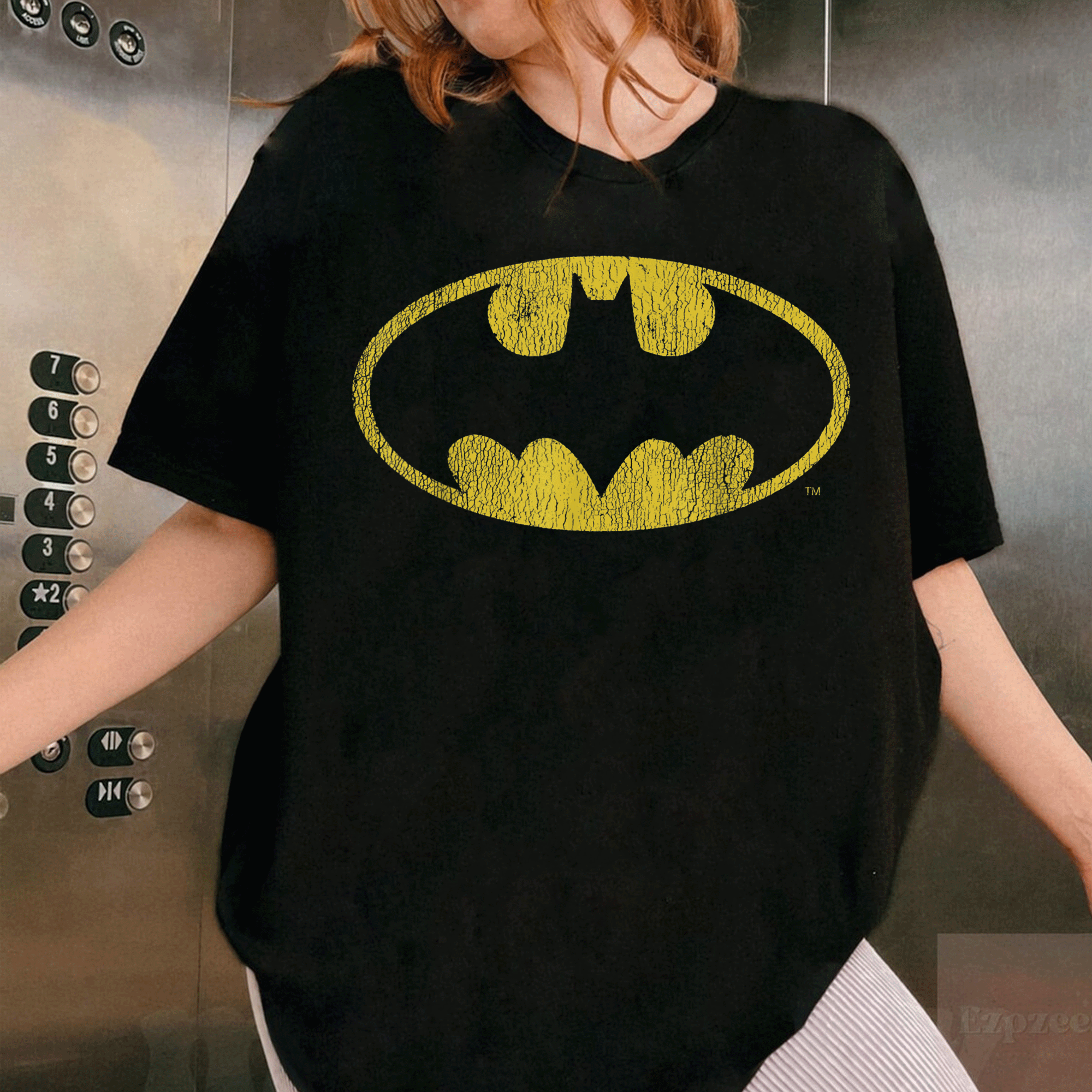 Classic DC Comics Batman Distressed Logo T-Shirt for Men and Women - Perfect for Fans and Everyday Wear - 1