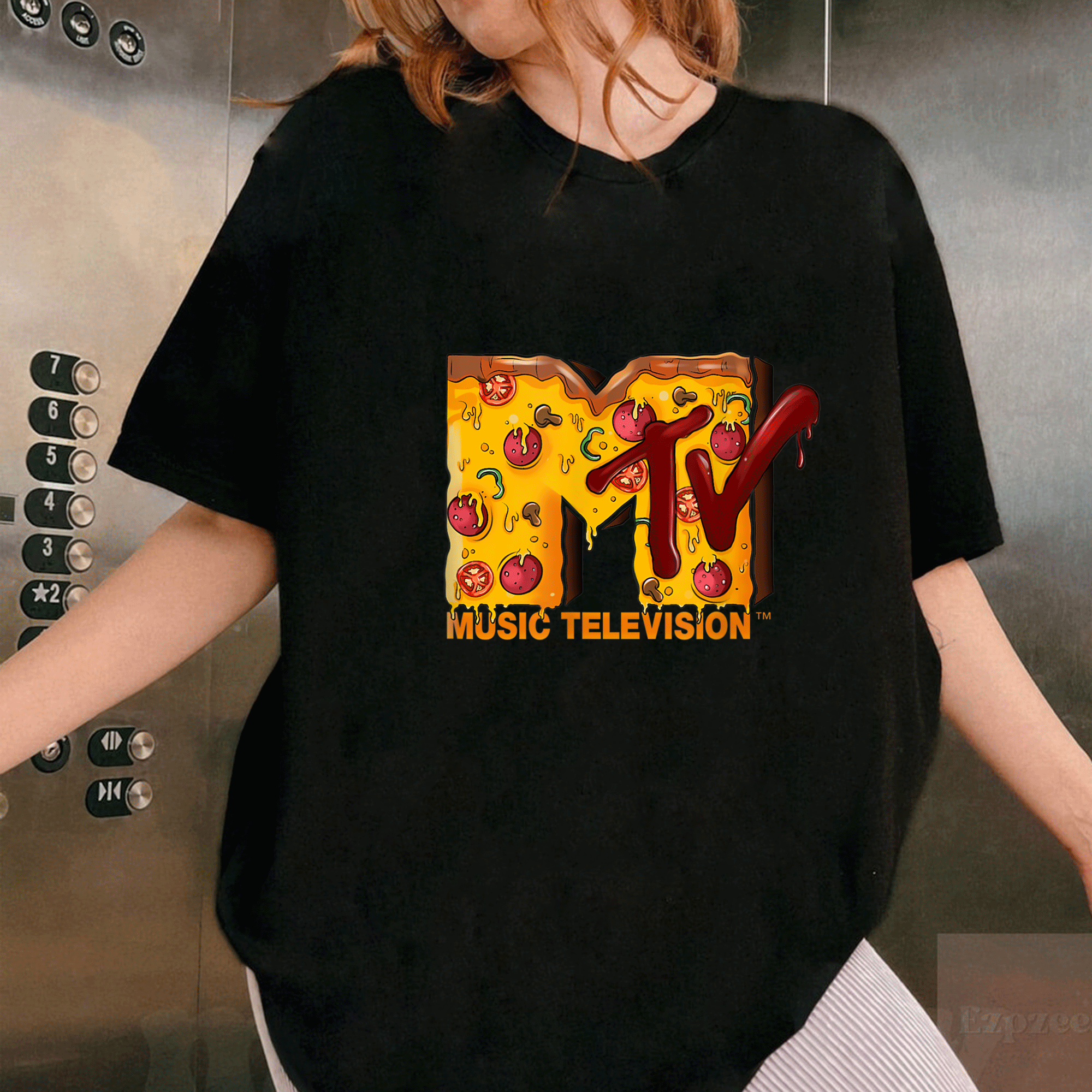 Mademark x MTV Pizza Lover T-Shirt Featuring Original MTV Logo – Perfect for Foodies and Music Fans Alike! - 1