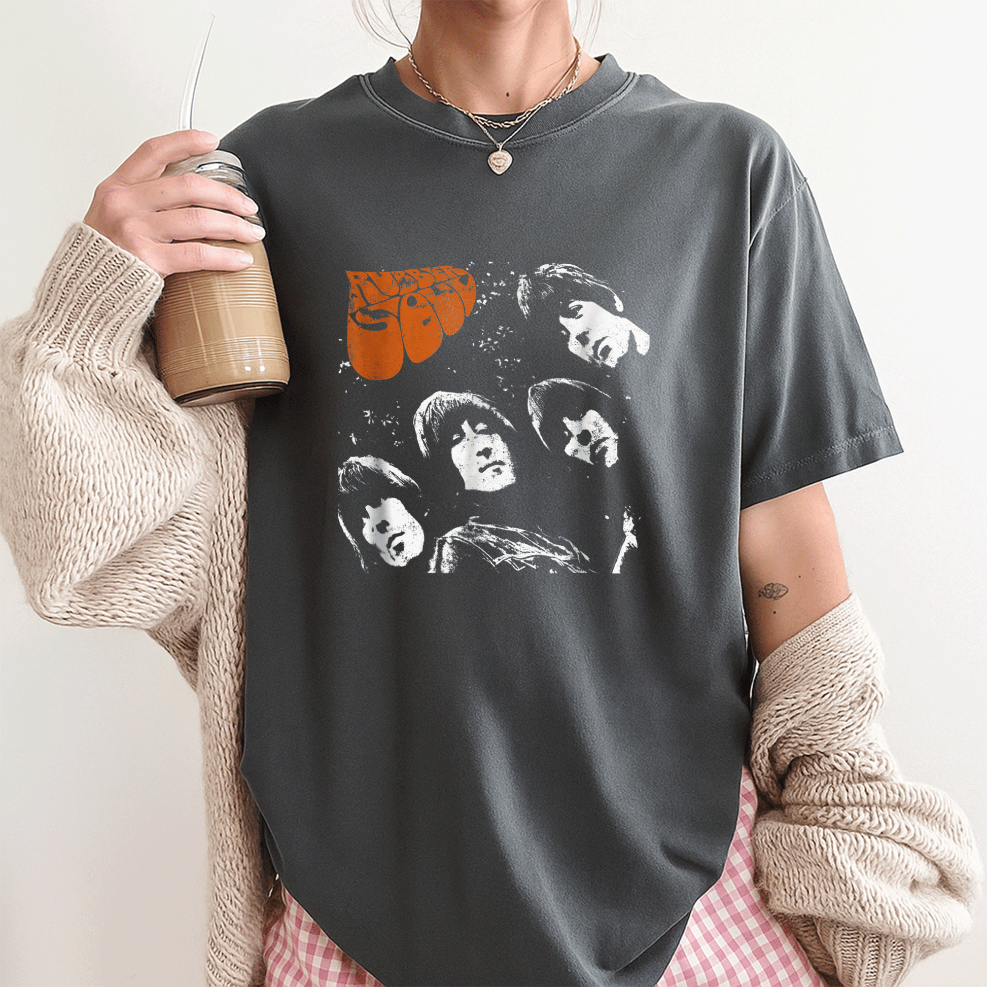 Stylish The Beatles Rubber Soul T-shirt for Fans - Classic Album Cover Design, Perfect for Music Lovers and Retro Style Enthusiasts - 3