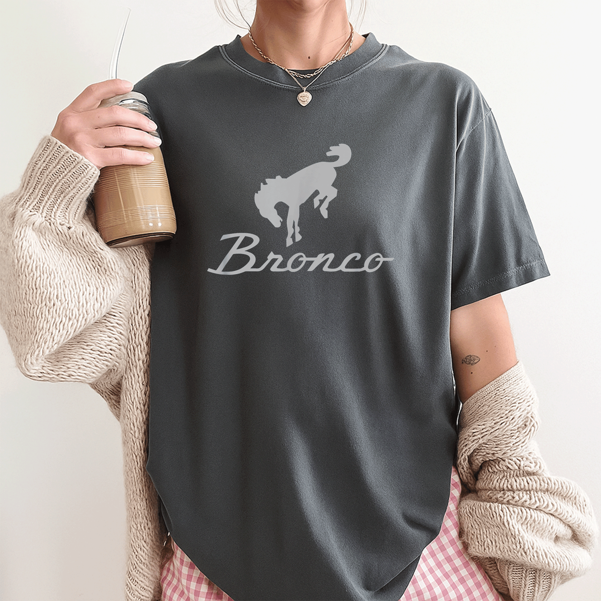 Stylish Ford Bronco Gray Logo T-Shirt for Enthusiasts - Comfortable and Trendy Design for Outdoor Adventures and Everyday Wear - 3