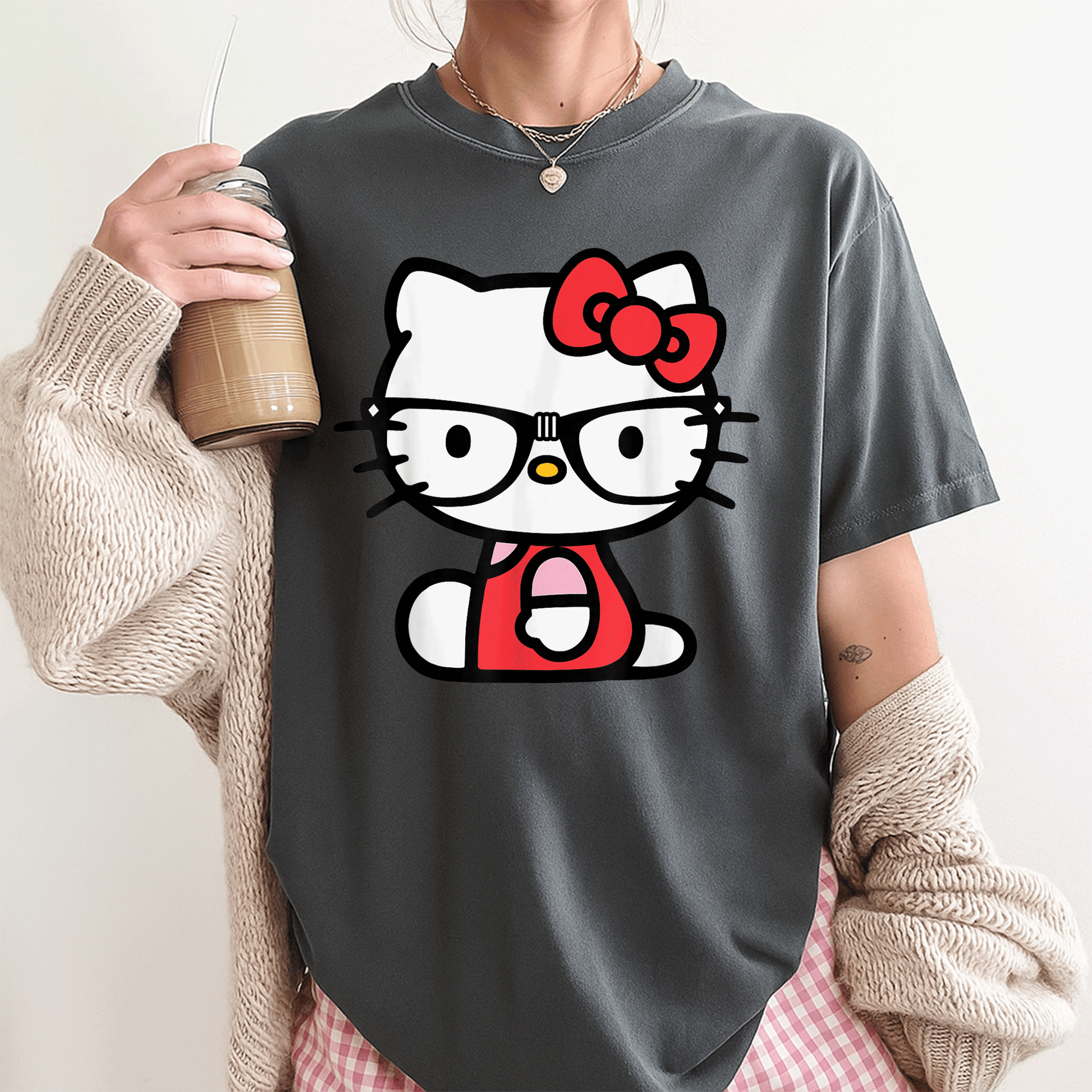 Cute Hello Kitty Nerd Glasses T-Shirt for Stylish Fans - Adorable Graphic Tee Perfect for Everyday Wear and Gift Ideas - 3