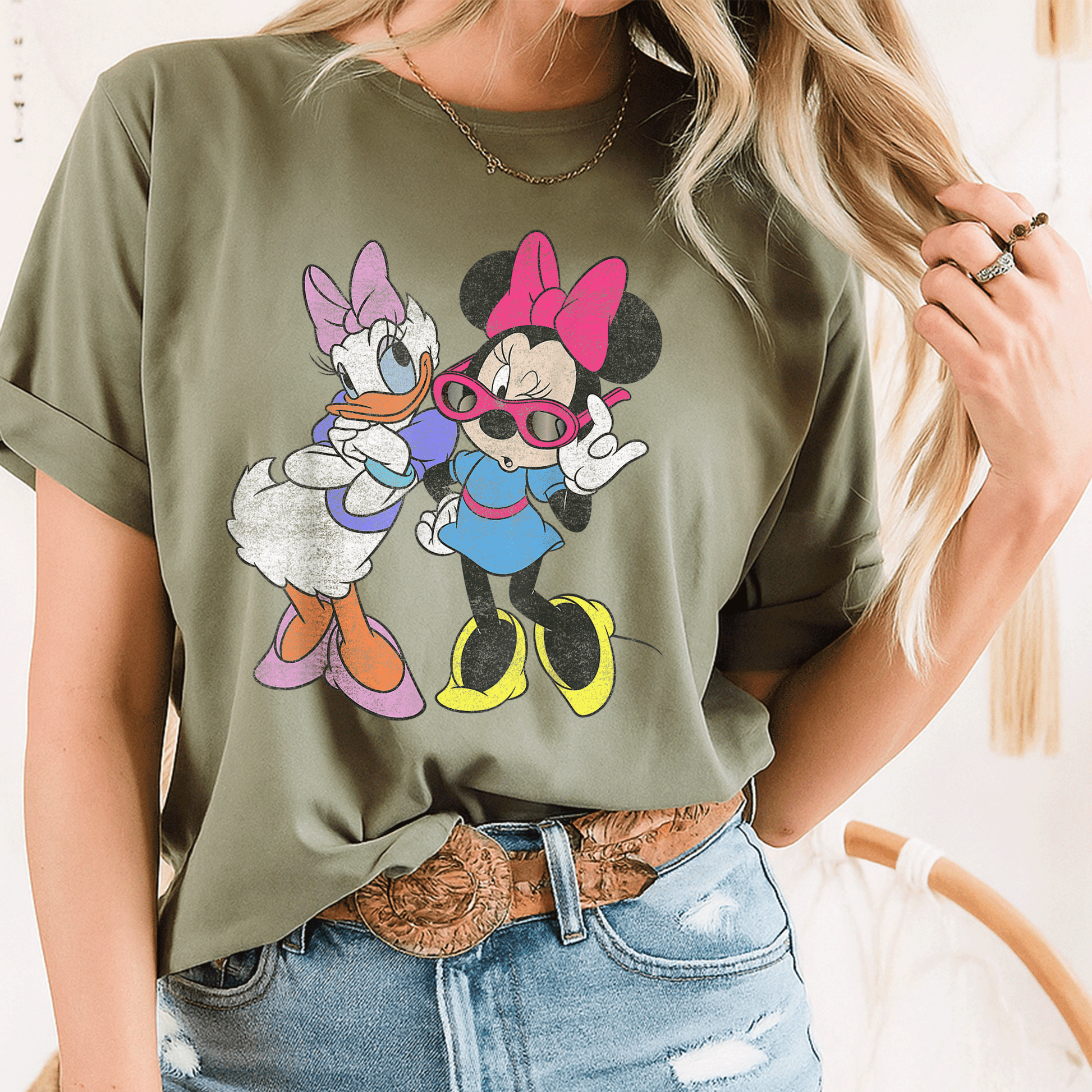 Cute Disney Mickey And Friends Daisy & Minnie Graphic Fashion T-Shirt for Women, Perfect for Casual Wear and Disney Fans - 8
