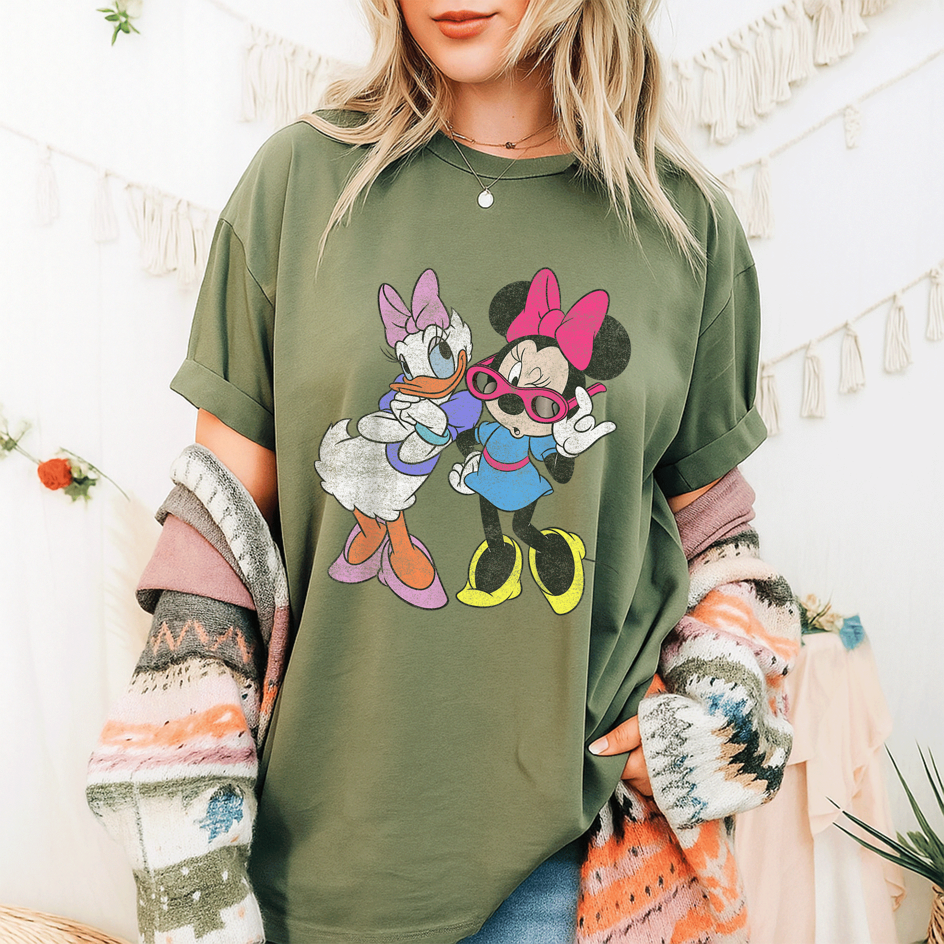 Cute Disney Mickey And Friends Daisy & Minnie Graphic Fashion T-Shirt for Women, Perfect for Casual Wear and Disney Fans - 9
