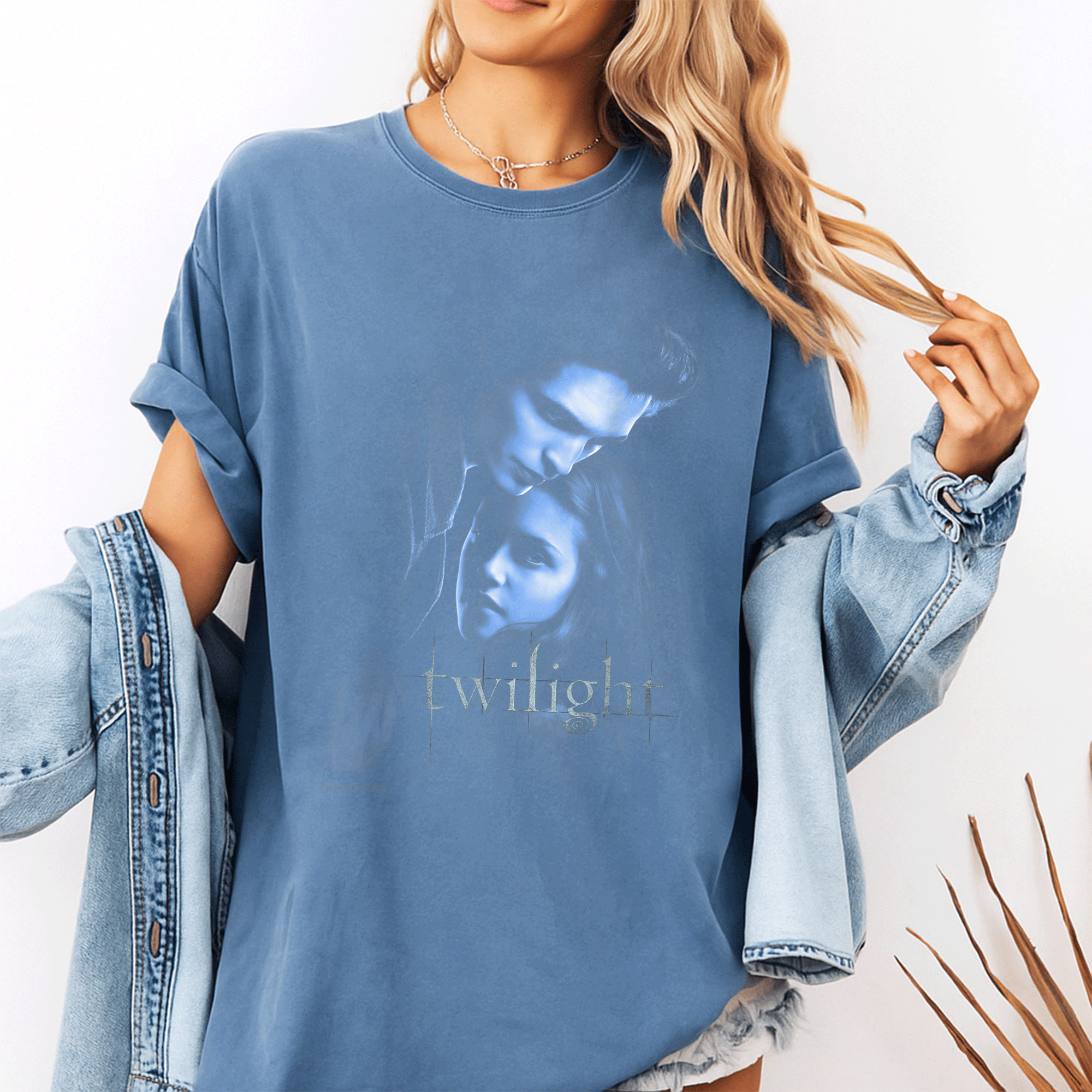Twilight Main Poster T-Shirt Featuring Iconic Artwork - Perfect Gift for Fans of the Twilight Saga and Twilight Lovers - 10