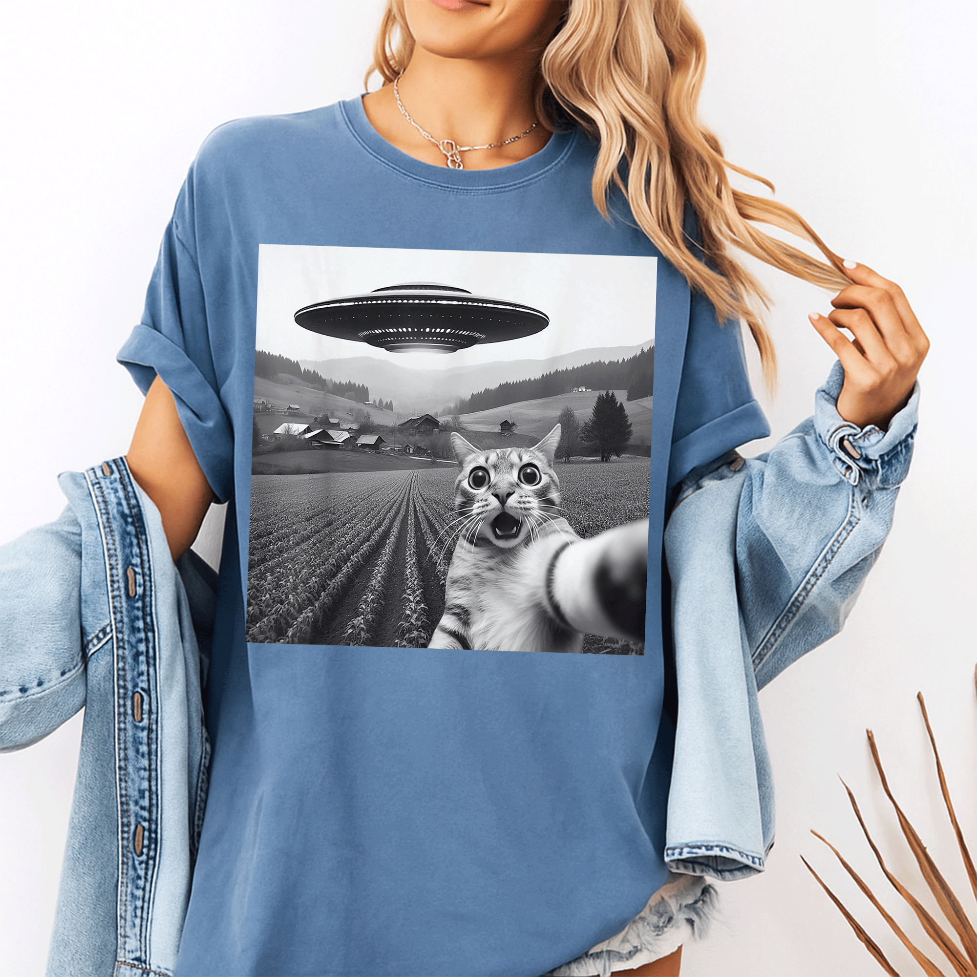 Funny Cat UFO Selfie T-Shirt for Men, Women, and Kids - Unique Alien Cat Gift, Perfect for Cat Lovers and Humor Fans - 10